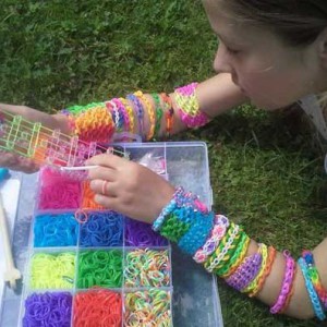 Браслеты из резинок Rainbow Loom