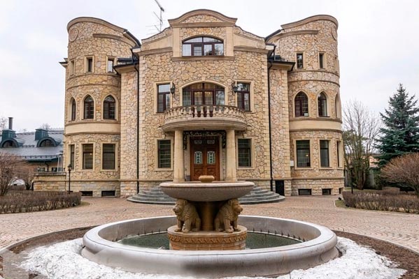 Где купить загородный дом?